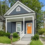 3 Bedroom House With Parking, Wi-Fi And Washer-Dryer