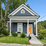 3 Bedroom House With Parking, Wi-Fi And Washer-Dryer
