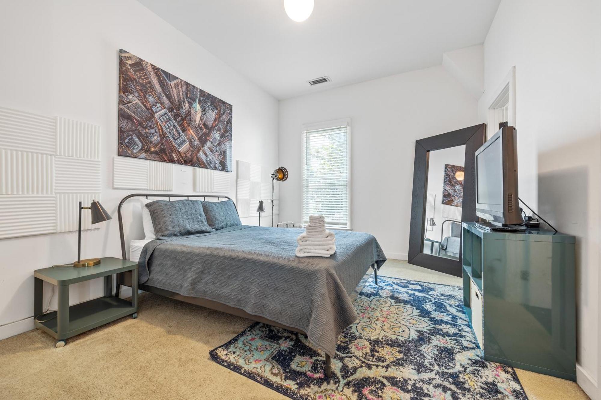 3 Bedroom House With Parking, Wi-fi And Washer-dryer