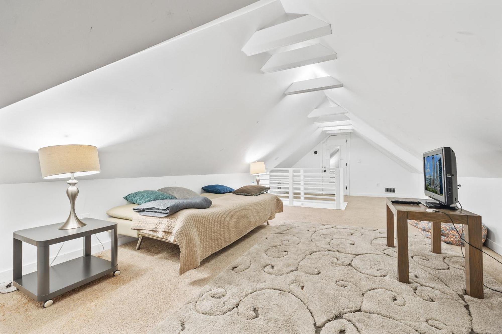 3 Bedroom House With Parking, Wi-fi And Washer-dryer